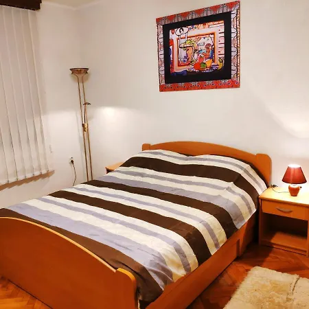 V2 With - Vintage Modern And Spacious