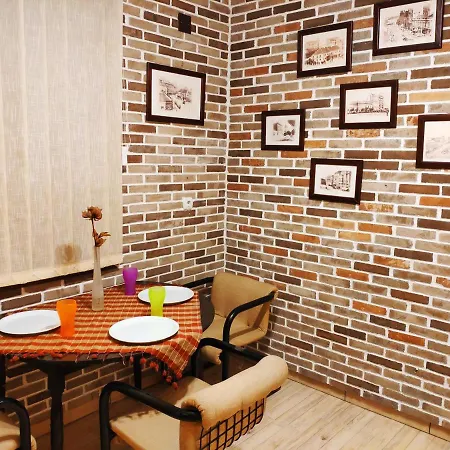 V2 With - Vintage Modern And Spacious *