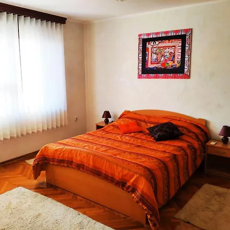 V2 With - Vintage Modern And Spacious
