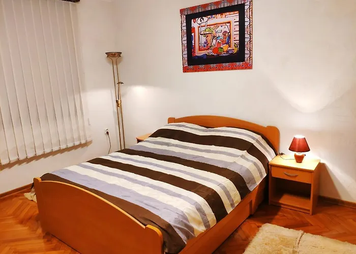 V2 With - Vintage Modern And Spacious