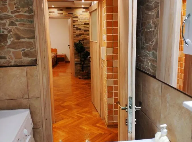 Apartman V2 With - Vintage Modern And Spacious